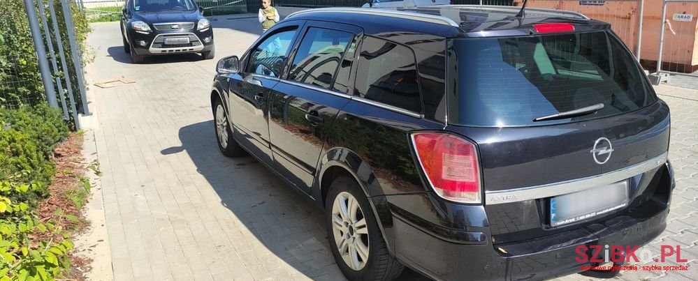 2010' Opel Astra Sport photo #6