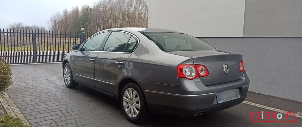 2005' Volkswagen Passat photo #1