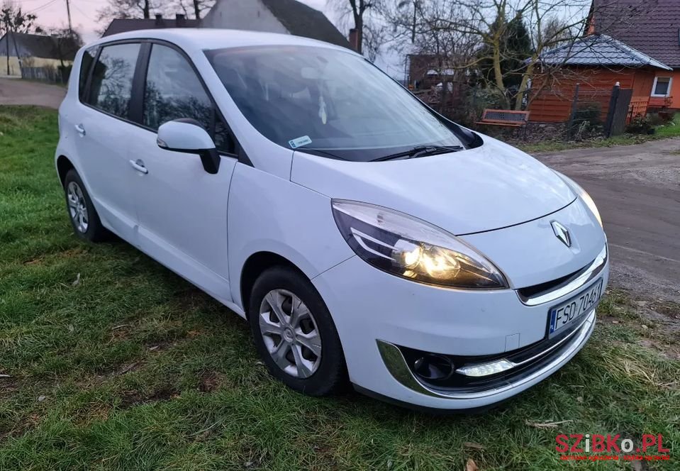 2010' Renault Scenic photo #3