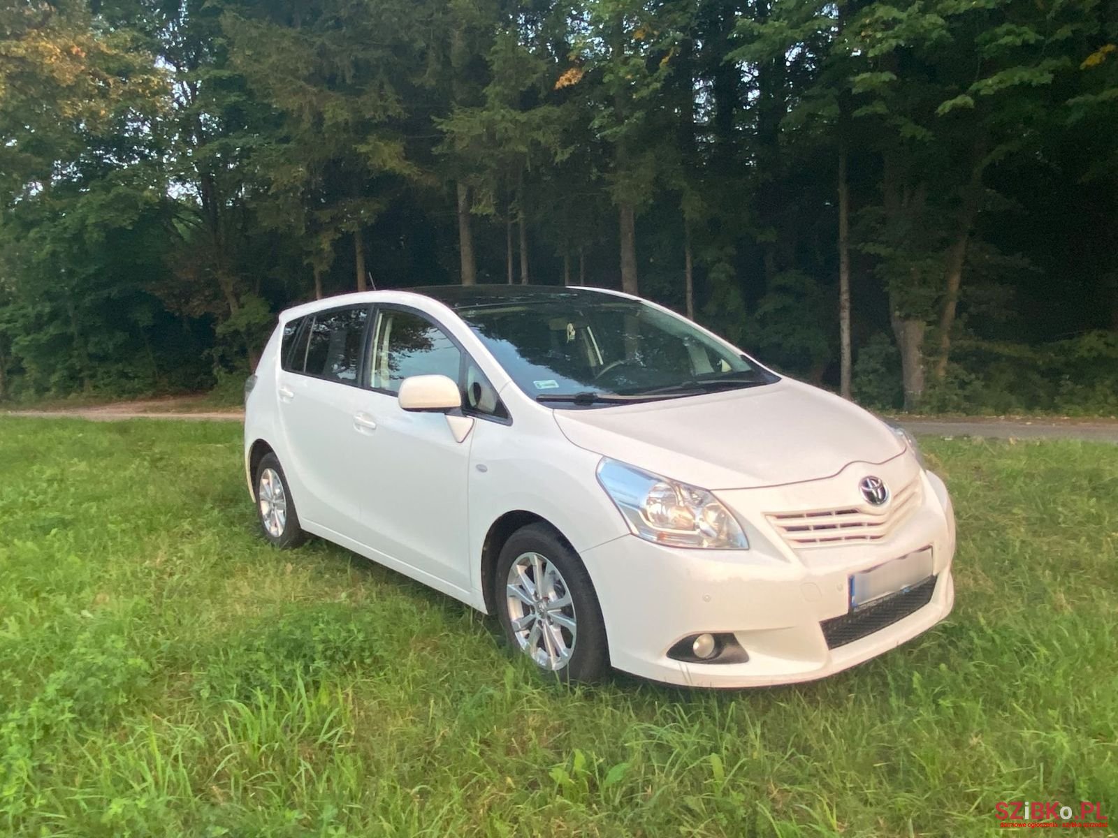 2011' Toyota Verso photo #1