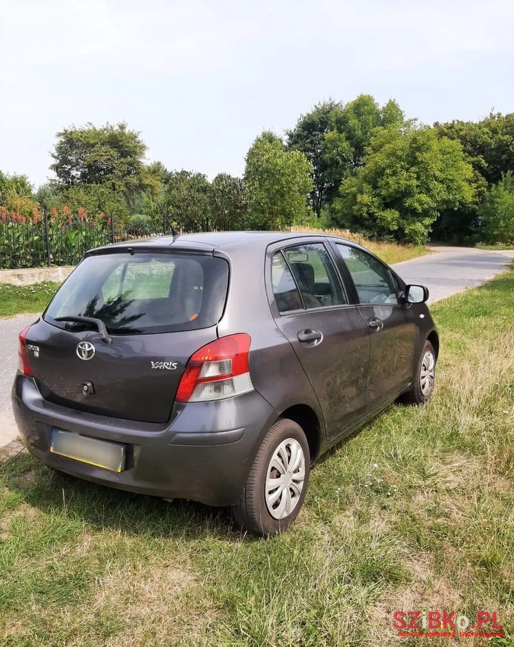 2010' Toyota Yaris 1.0 Entry photo #4