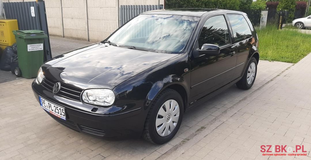 2003' Volkswagen Golf photo #2