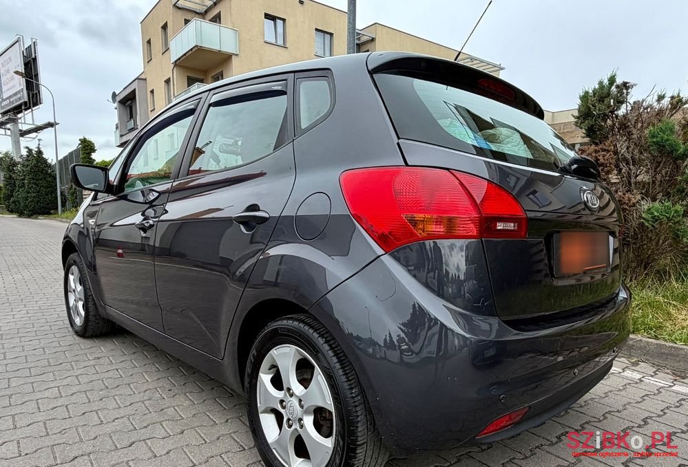 2011' Kia Venga 1.6 L photo #2