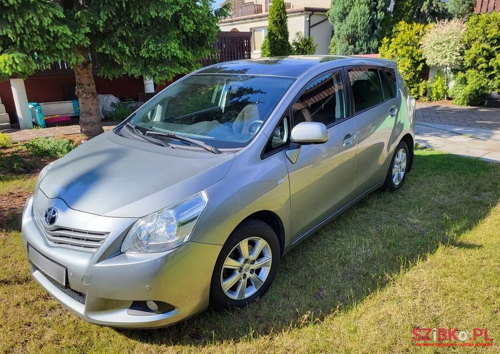 2010' Toyota Verso photo #1