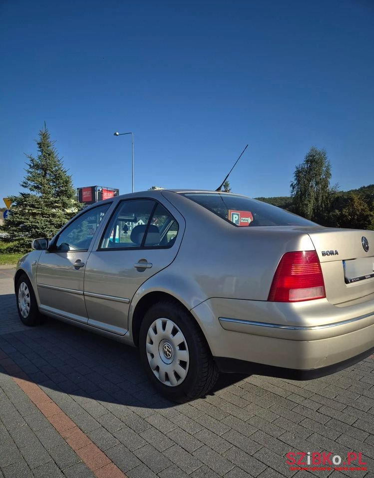 2004' Volkswagen Bora 1.6 Pacific photo #3