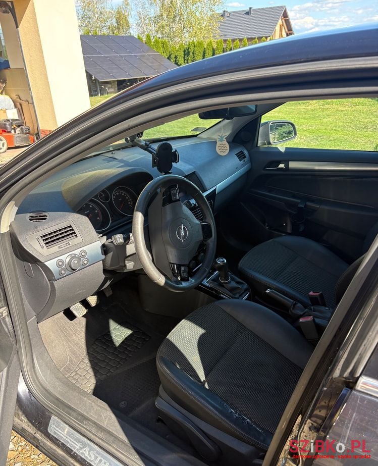 2008' Opel Astra 1.7 Cdti photo #5