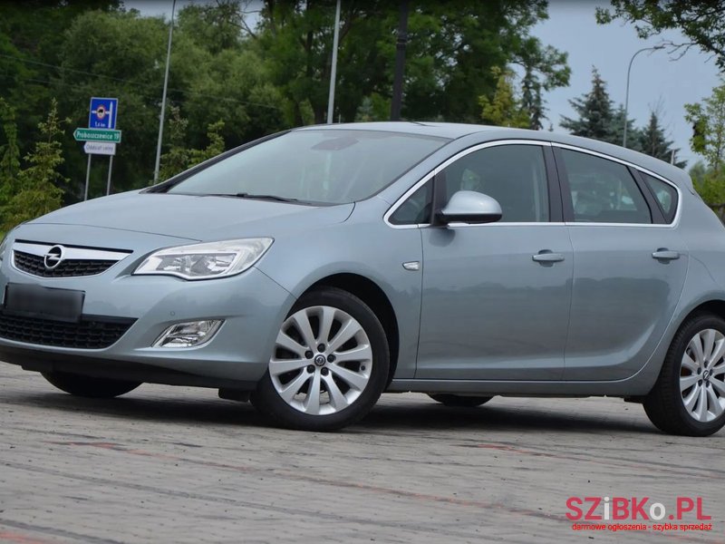 2010' Opel Astra photo #3