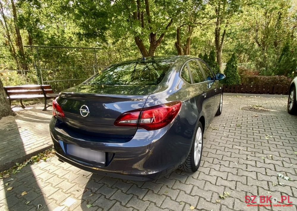 2014' Opel Astra photo #6