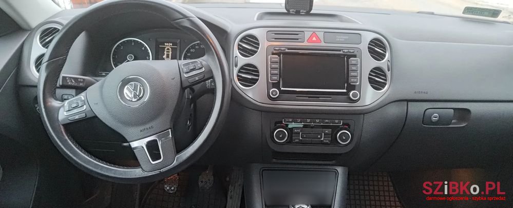 2011' Volkswagen Tiguan photo #5