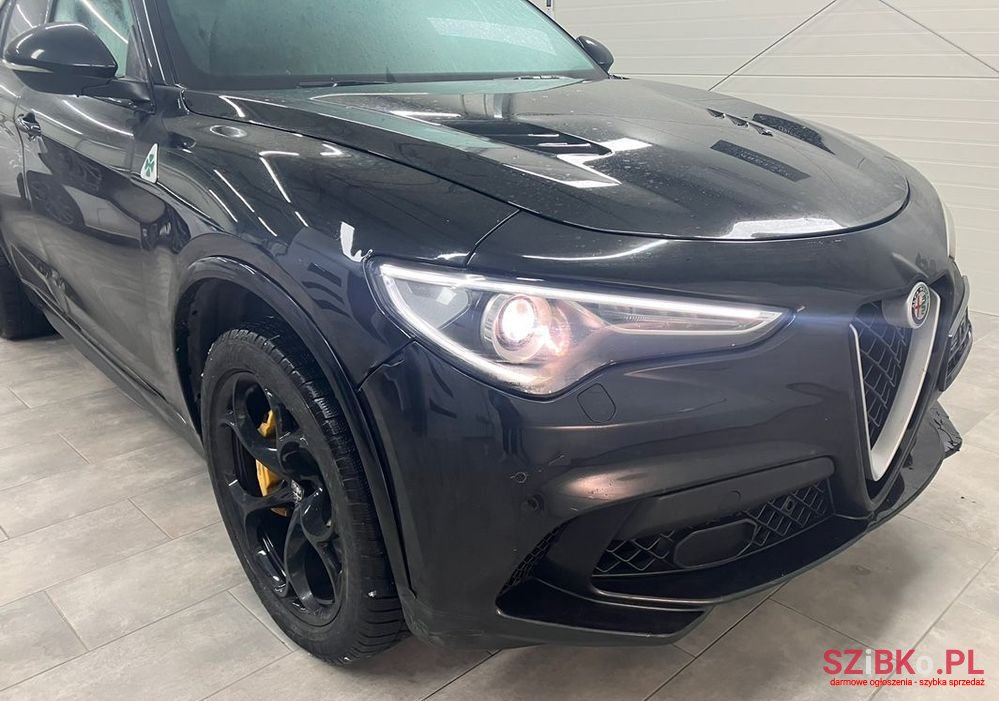 2018' Alfa Romeo Stelvio photo #3