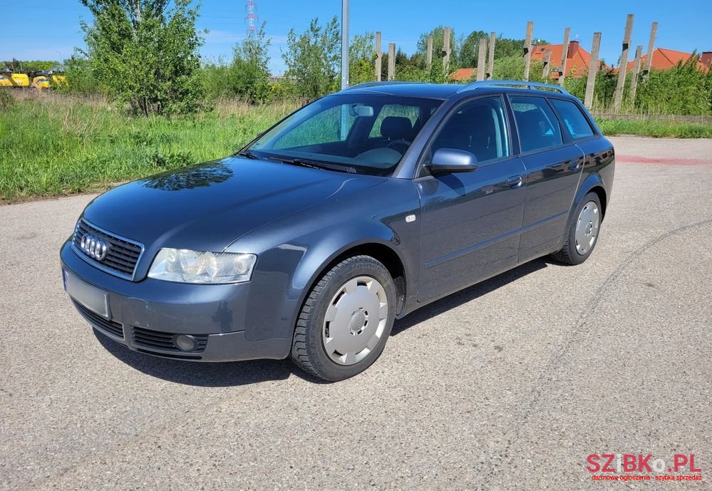 2004' Audi A4 Avant photo #2