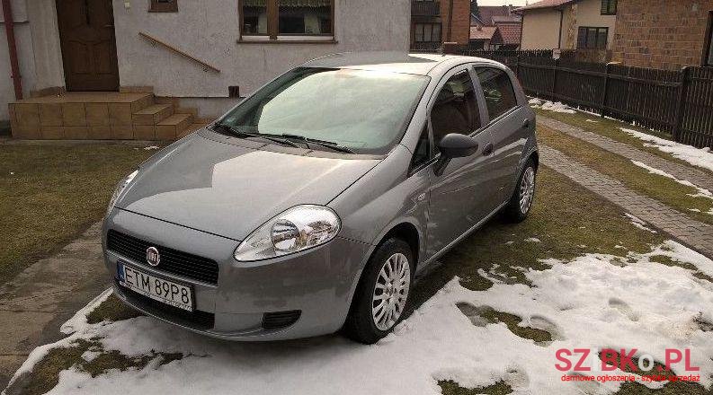 2011' Fiat Punto photo #1