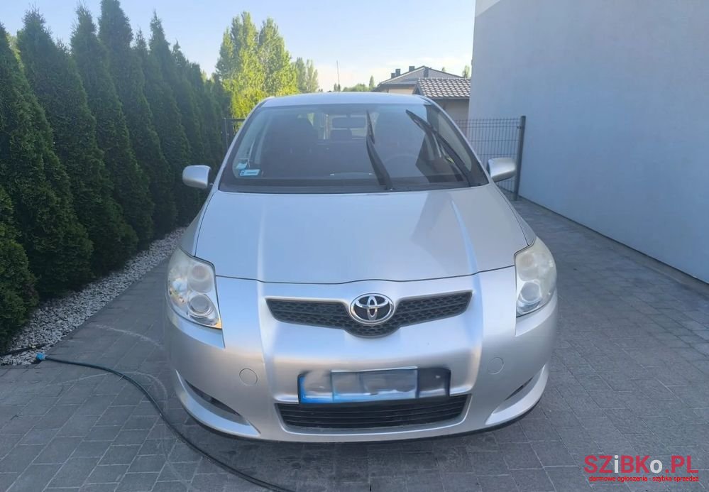 2009' Toyota Auris 2.0 D-4D photo #1
