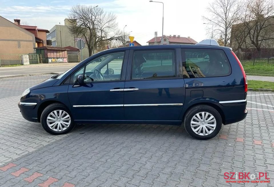 2011' Citroen C8 photo #6