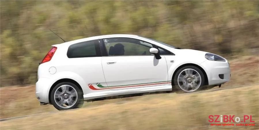 2012' Fiat Punto Evo photo #1