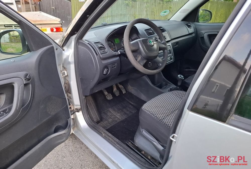 2010' Skoda Roomster 1.2 Tsi photo #5
