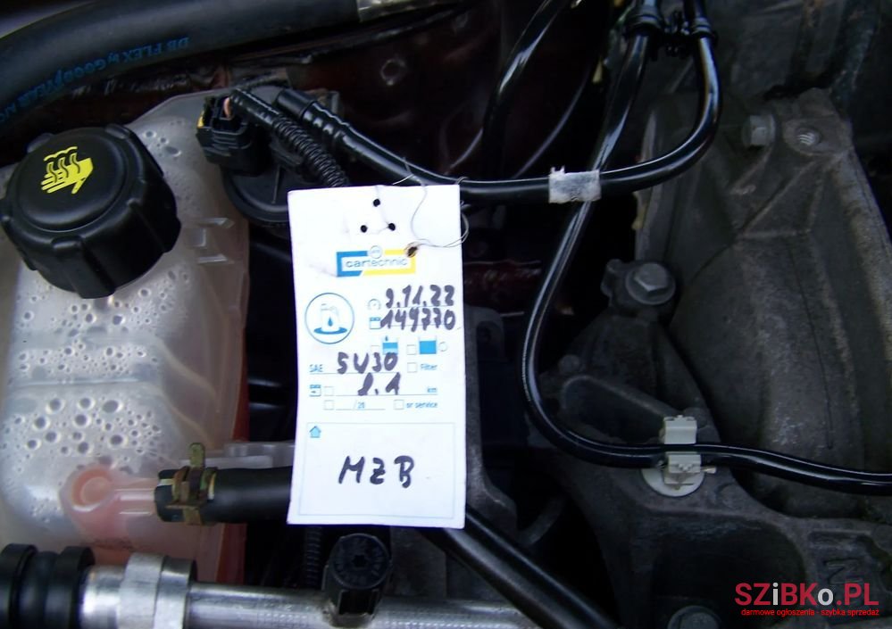 2011' Renault Megane photo #5