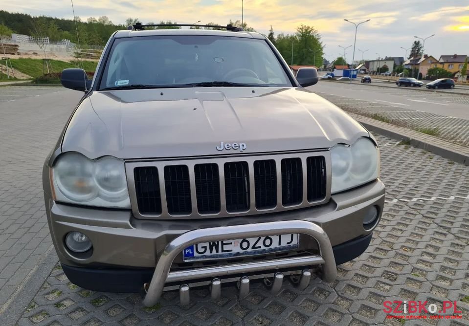 2005' Jeep Cherokee Sport photo #1
