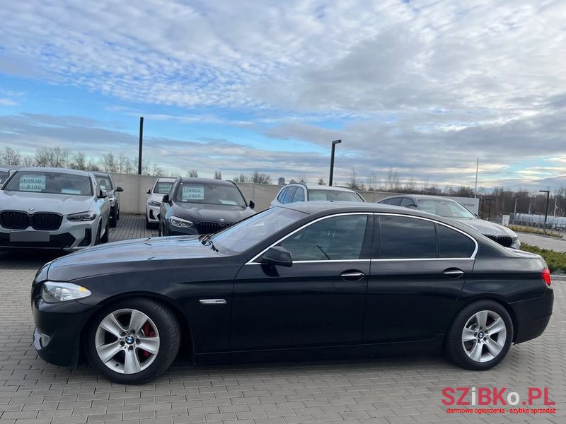 2011' BMW 5 Series photo #4
