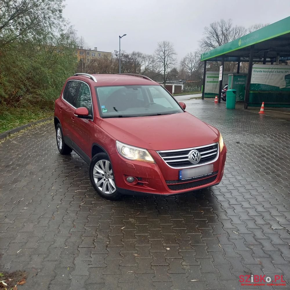 2010' Volkswagen Tiguan photo #2