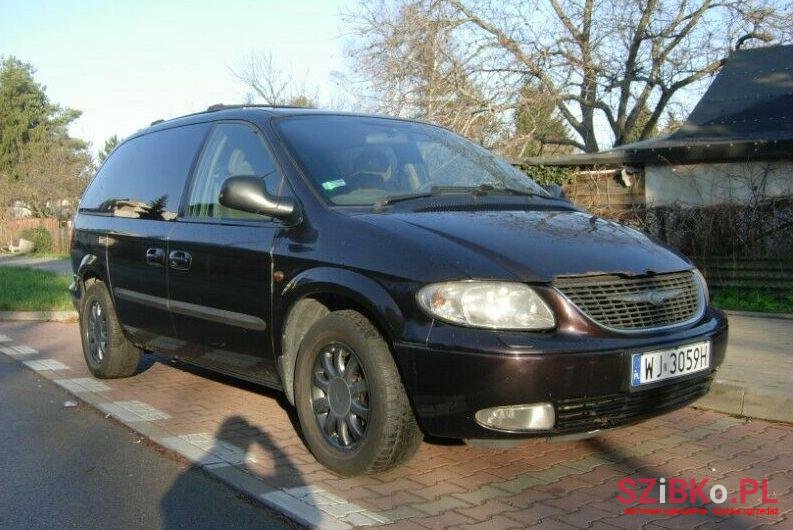 2003' Chrysler Voyager photo #1