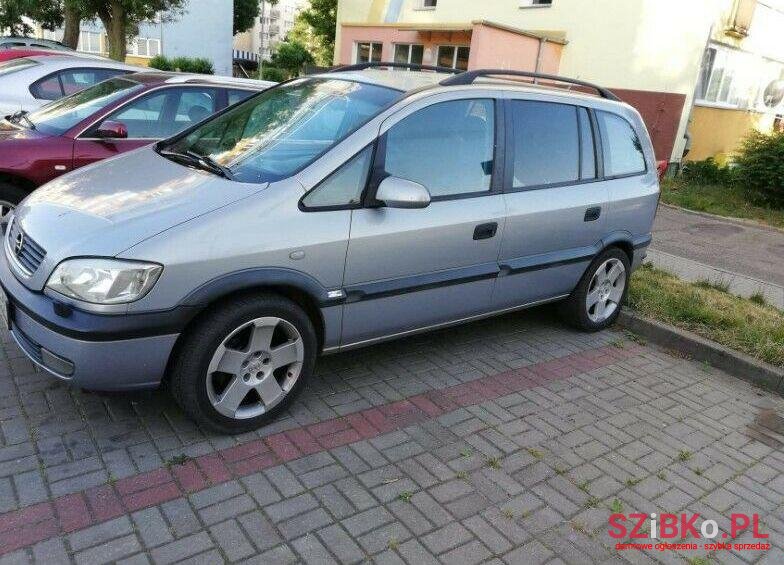 2010' Opel Zafira photo #1