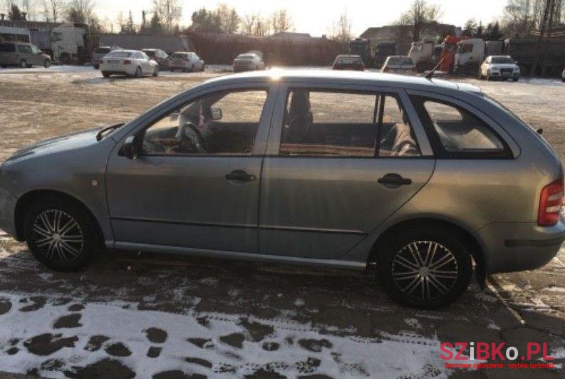 2002' Skoda Fabia photo #1