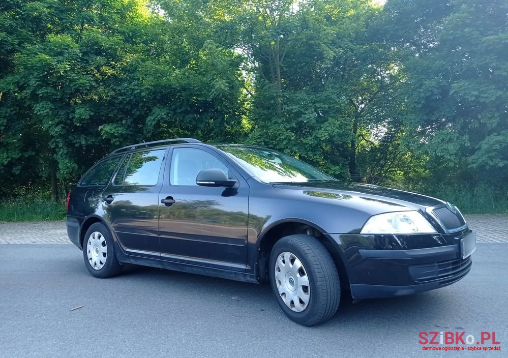 2012' Skoda Octavia 1.6 Tour photo #1