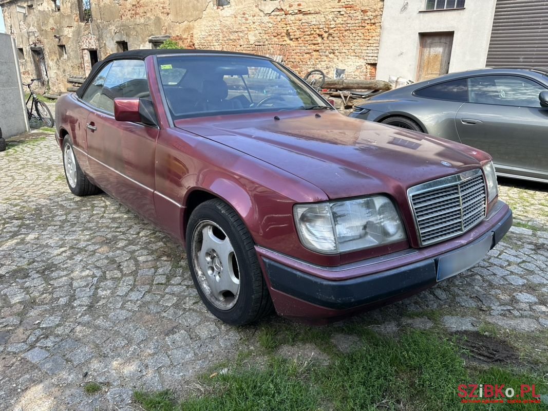 1993' Mercedes-Benz E-Class photo #2