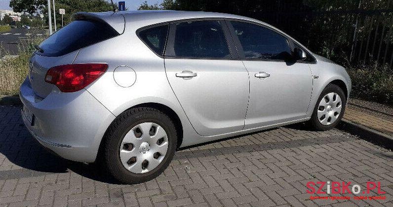 2014' Opel Astra photo #1