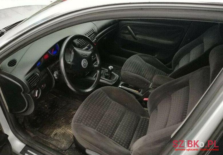 2002' Volkswagen Passat photo #3