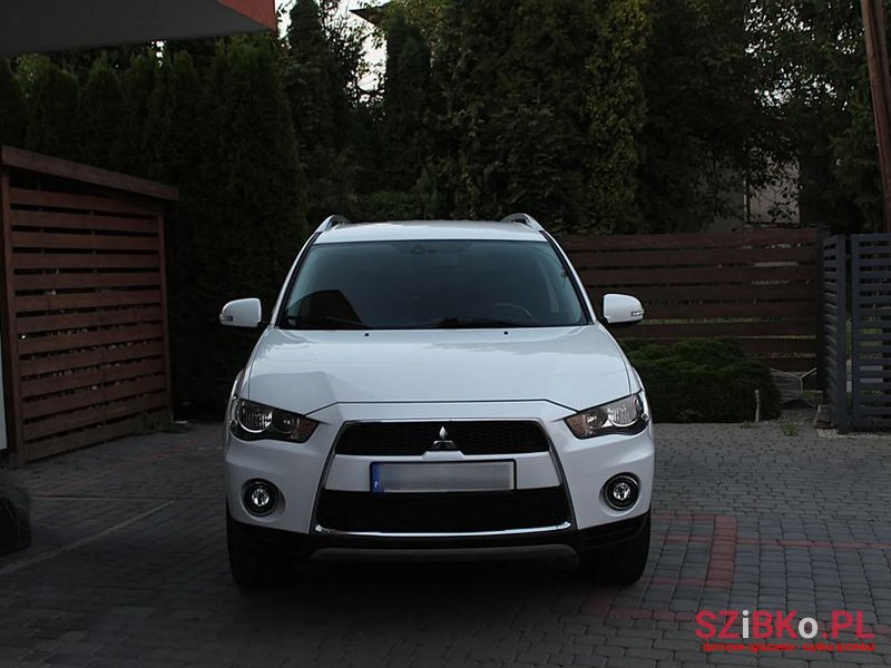 2010' Mitsubishi Outlander 2.0 2Wd photo #2