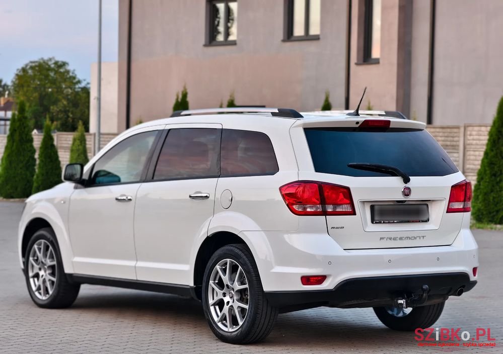 2015' Fiat Freemont photo #2