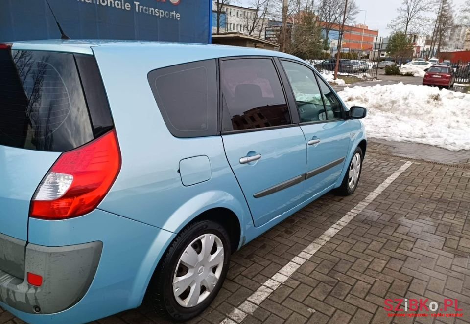 2008' Renault Grand Scenic photo #2
