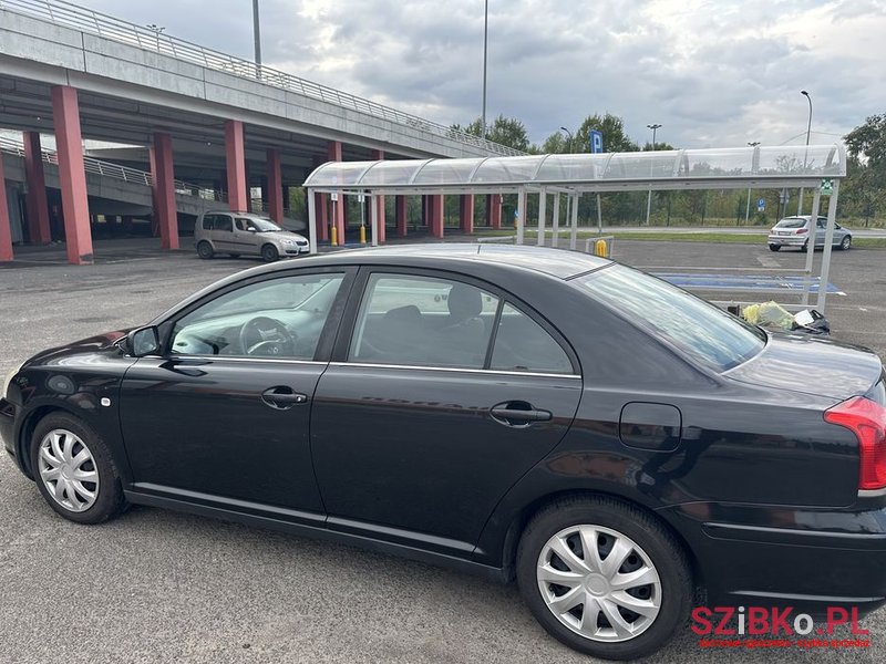 2005' Toyota Avensis photo #4