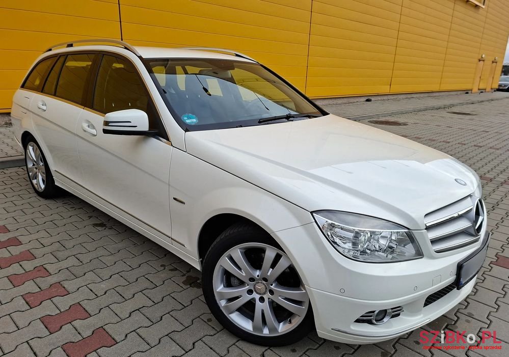 2009' Mercedes-Benz C-Class photo #1