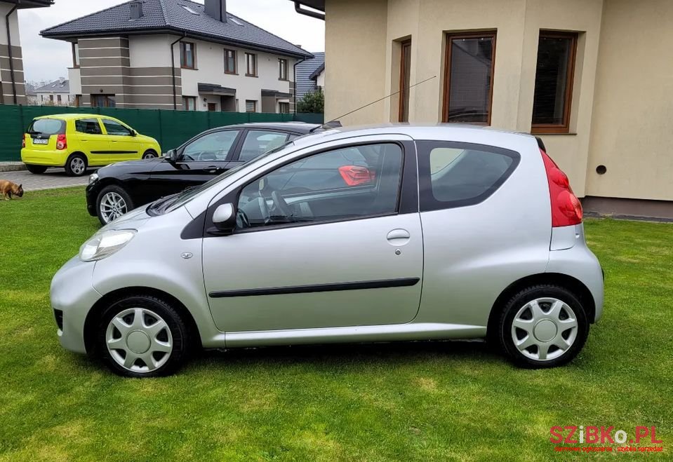 2011' Peugeot 107 photo #2