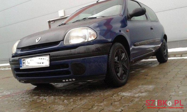 2000' Renault Clio photo #2