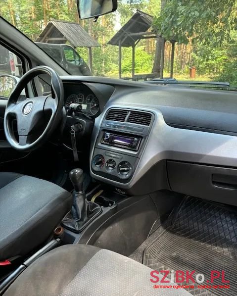 2010' Fiat Grande Punto photo #6