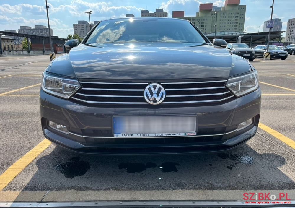 2017' Volkswagen Passat photo #1