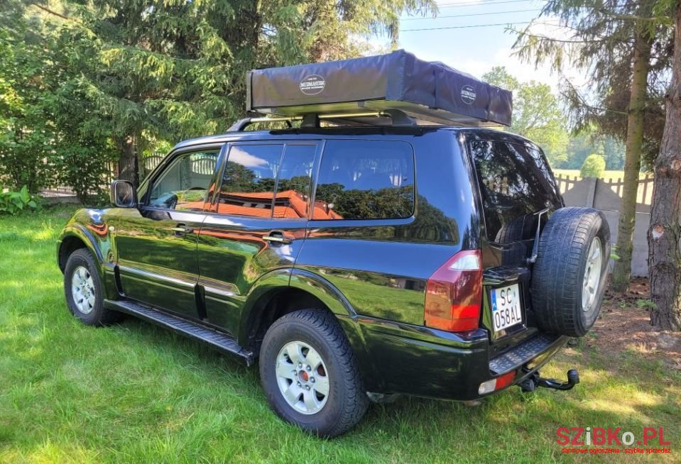 2004' Mitsubishi Pajero photo #5