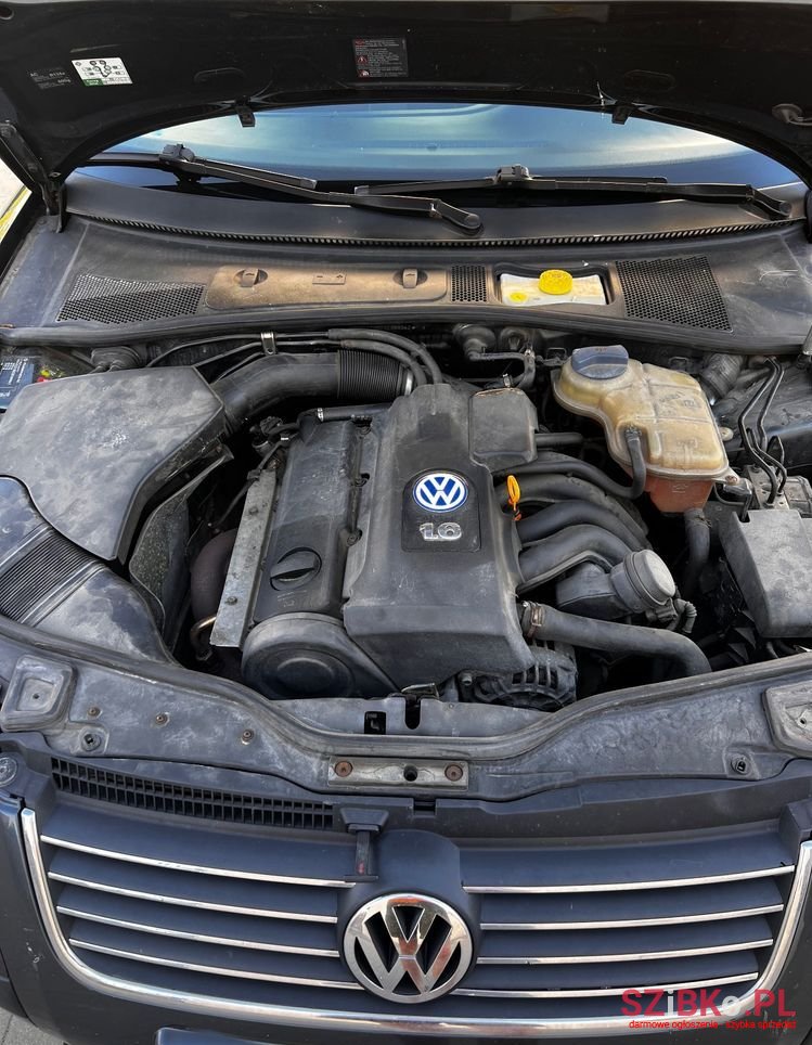2002' Volkswagen Passat 1.6 Basis photo #3