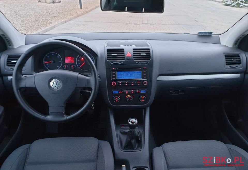 2004' Volkswagen Golf photo #6