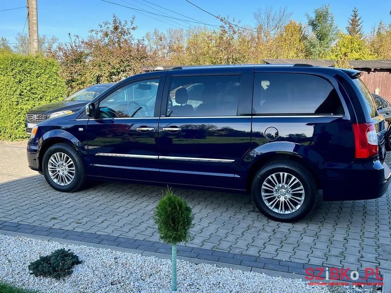 2014' Chrysler Town & Country 3.6 Limited photo #5