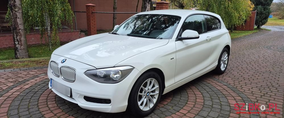 2013' BMW 1 Series 116I Urban Line photo #2