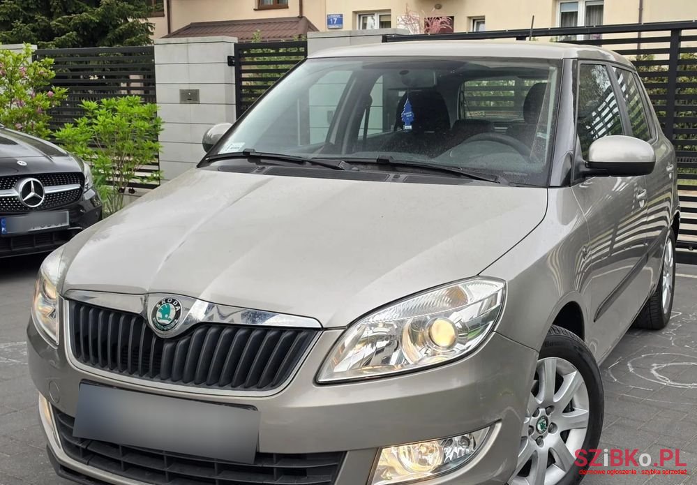 2012' Skoda Fabia 1.2 Tsi Ambition Plus photo #3
