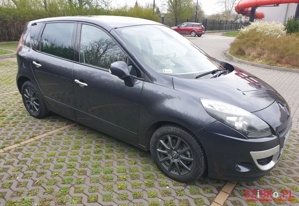 2009' Renault Scenic photo #3