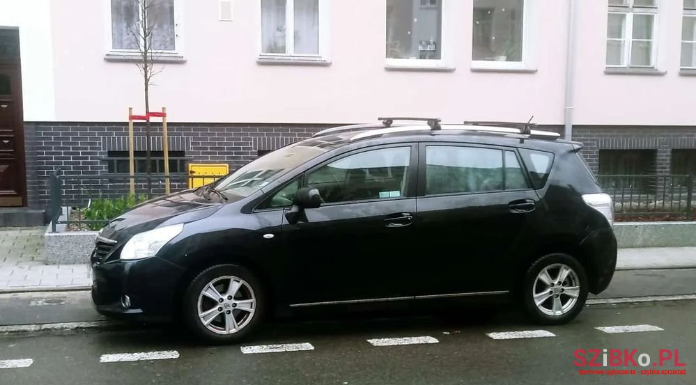 2010' Toyota Verso photo #1