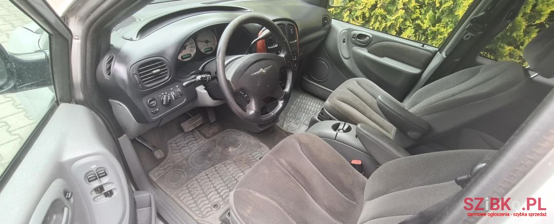 2005' Chrysler Voyager photo #6