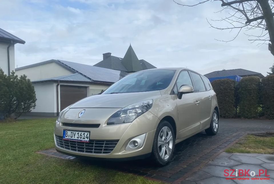 2010' Renault Scenic photo #1